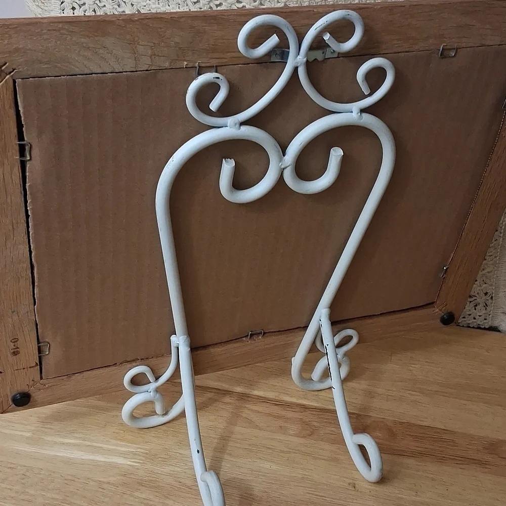 Shabby Chic Easel Stand